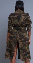 Load image into Gallery viewer, Camouflage coat w/belt
