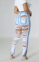 Load image into Gallery viewer, Light blue distressed jeans
